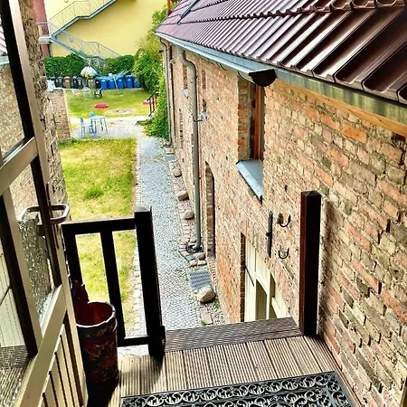 Historisches Retro Loft 70m2 Mit Garten & Seenaehe Швиловзе